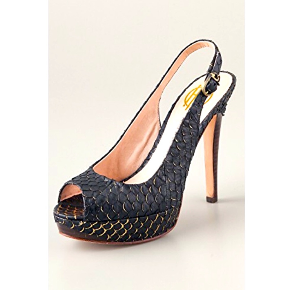 SUMMERTIME | House of Harlow Black & Gold Scaled Sandals US Sz 7